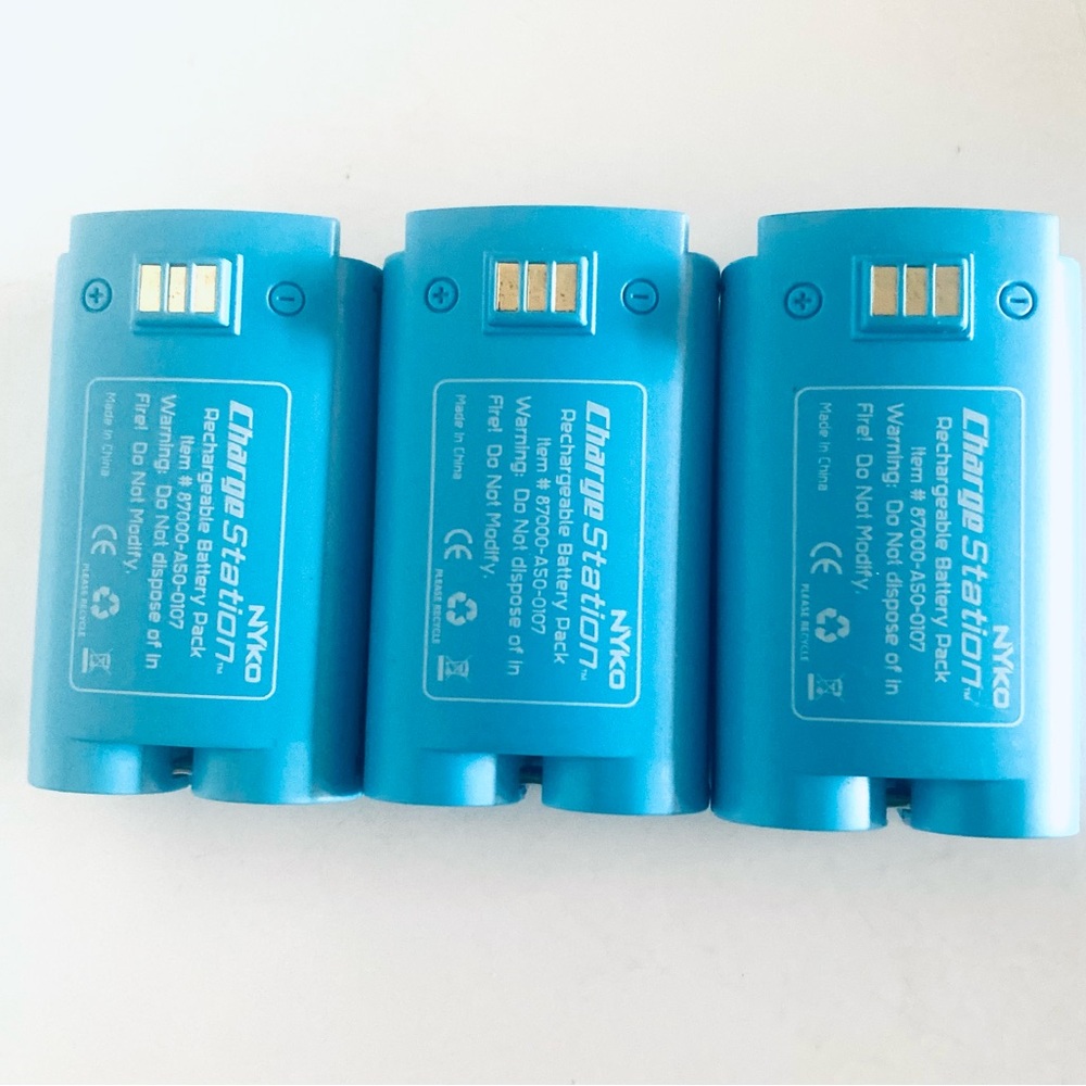 Lot 3 Blue Nyko Rechargeable Battery Pack New No Box